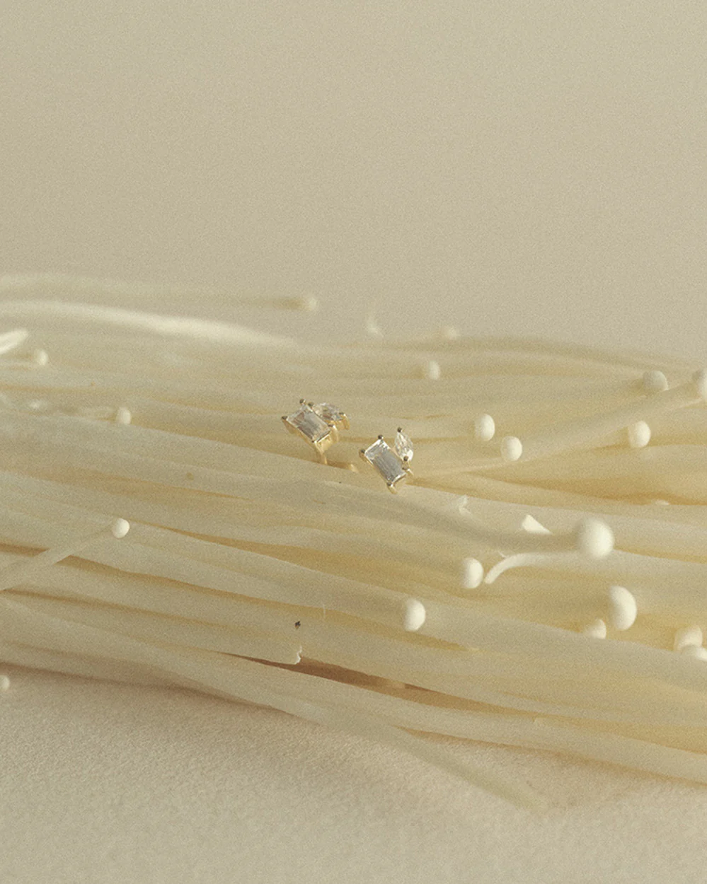 ALBA STUDS (9K GOLD) - Image 3