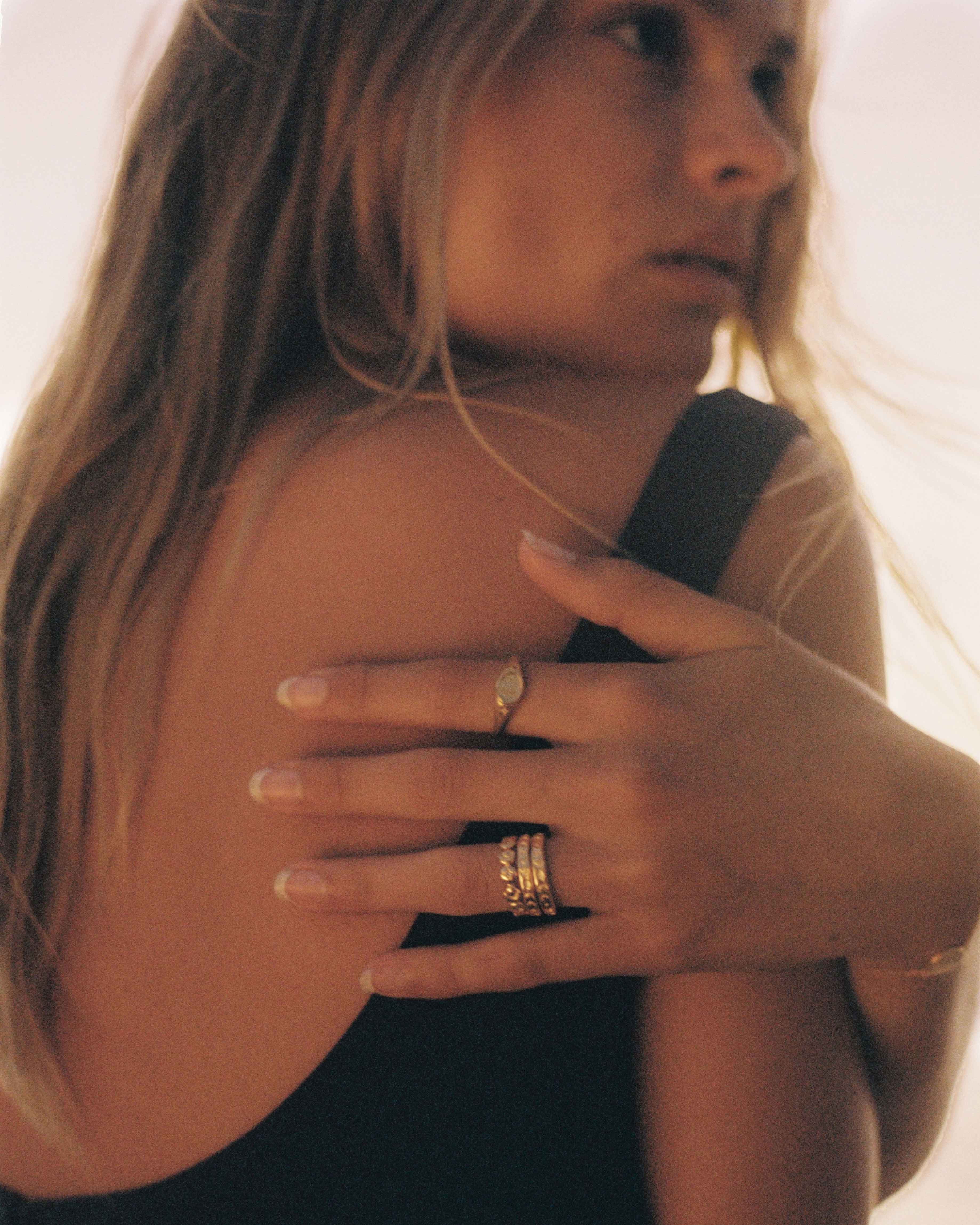 ALIGN SIGNET RING (18K GOLD VERMEIL) - Image 2