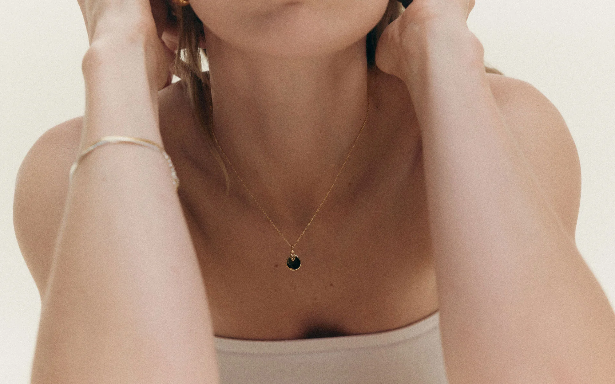 ALIGNMENT ENGRAVABLE NECKLACE (18K GOLD VERMEIL) - Image 5