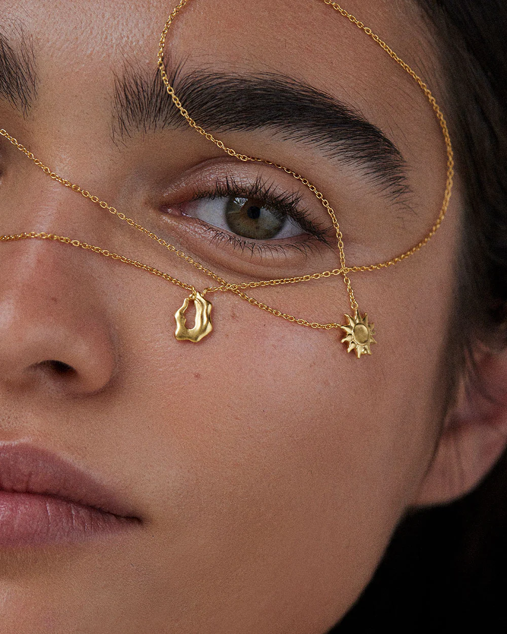 AQUARIUS STAR SIGN NECKLACE (18K GOLD VERMEIL) - Image 2