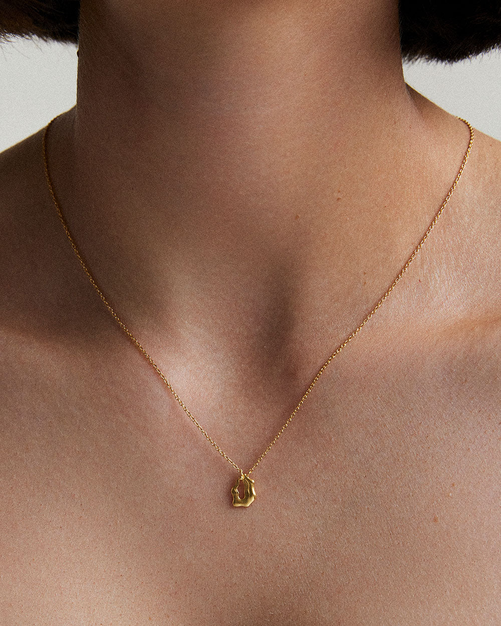 AQUARIUS STAR SIGN NECKLACE (18K GOLD VERMEIL) - Image 3