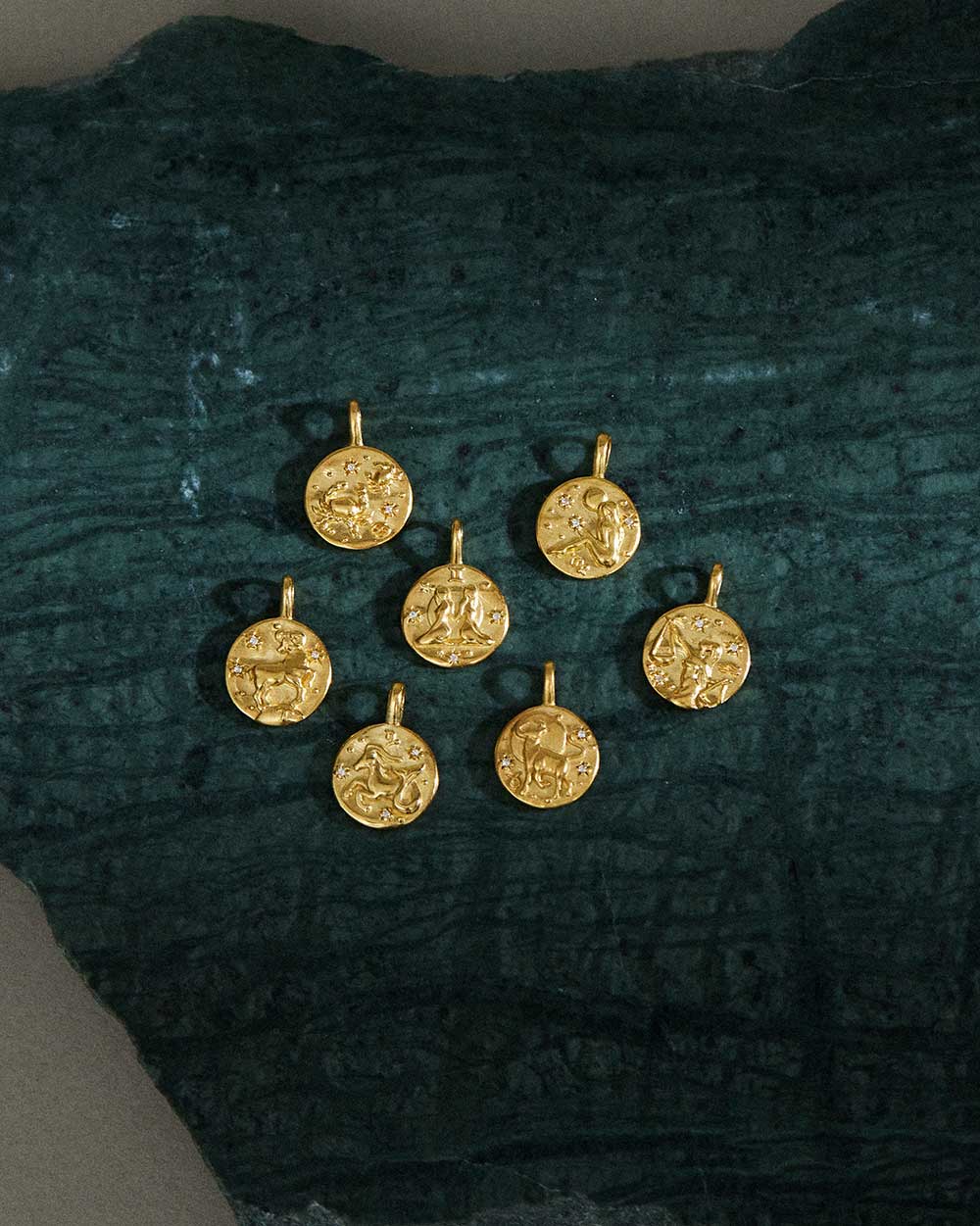 CAPRICORN PETITE ZODIAC (18K GOLD VERMEIL) - Image 2