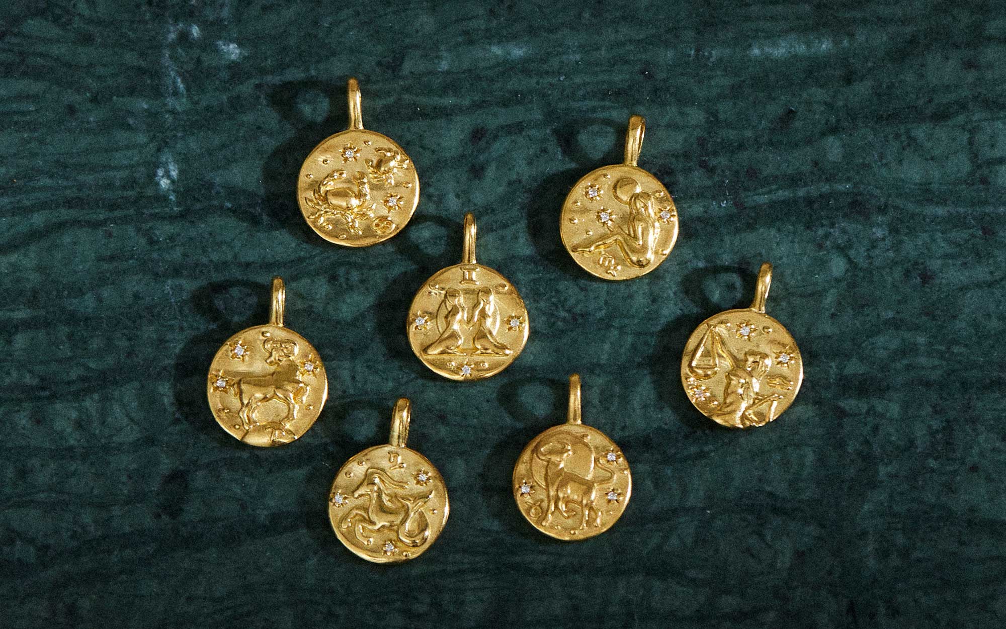 CAPRICORN PETITE ZODIAC NECKLACE (18K GOLD VERMEIL) - Image 3
