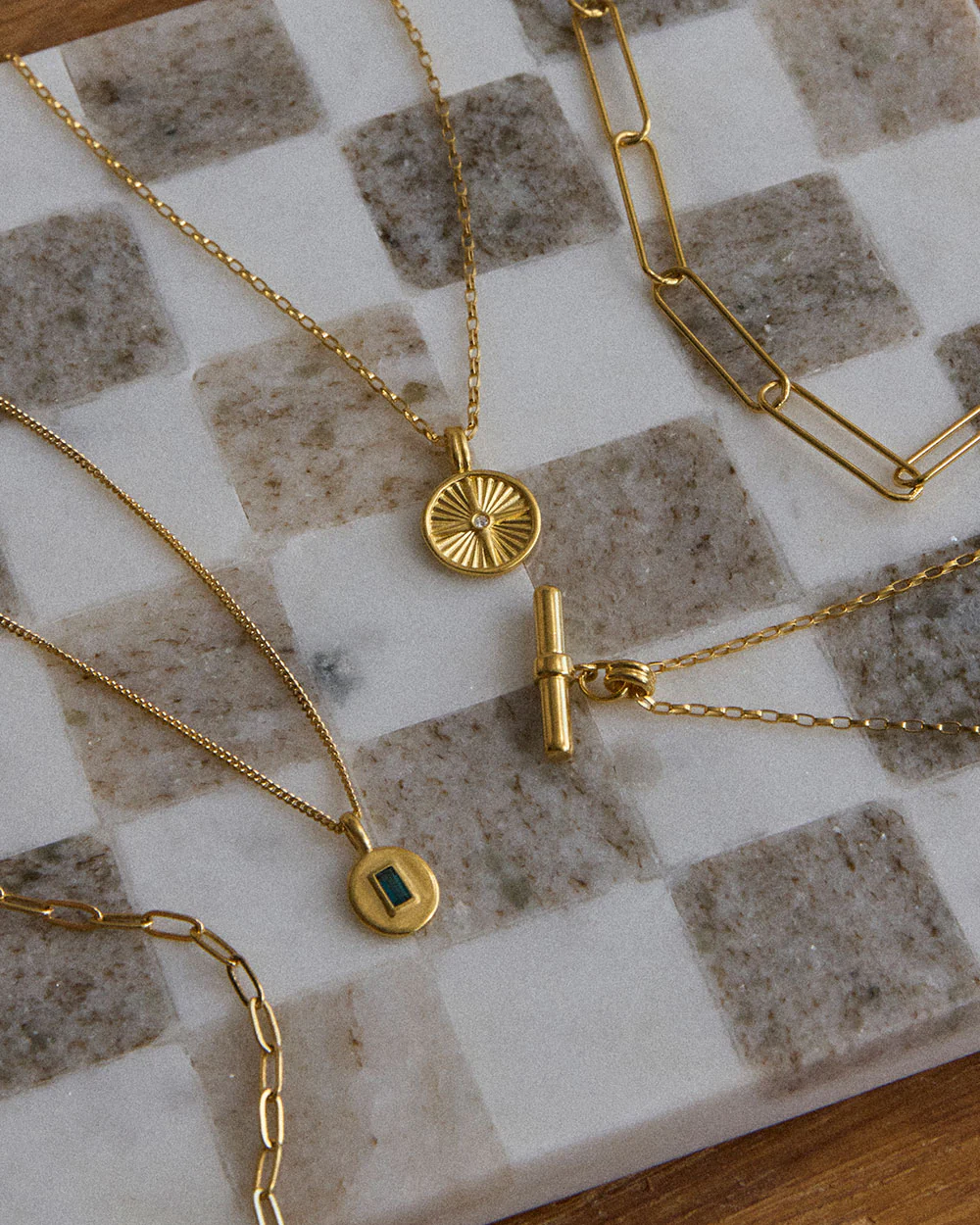 CENTRA NECKLACE (18K GOLD VERMEIL) - Image 4