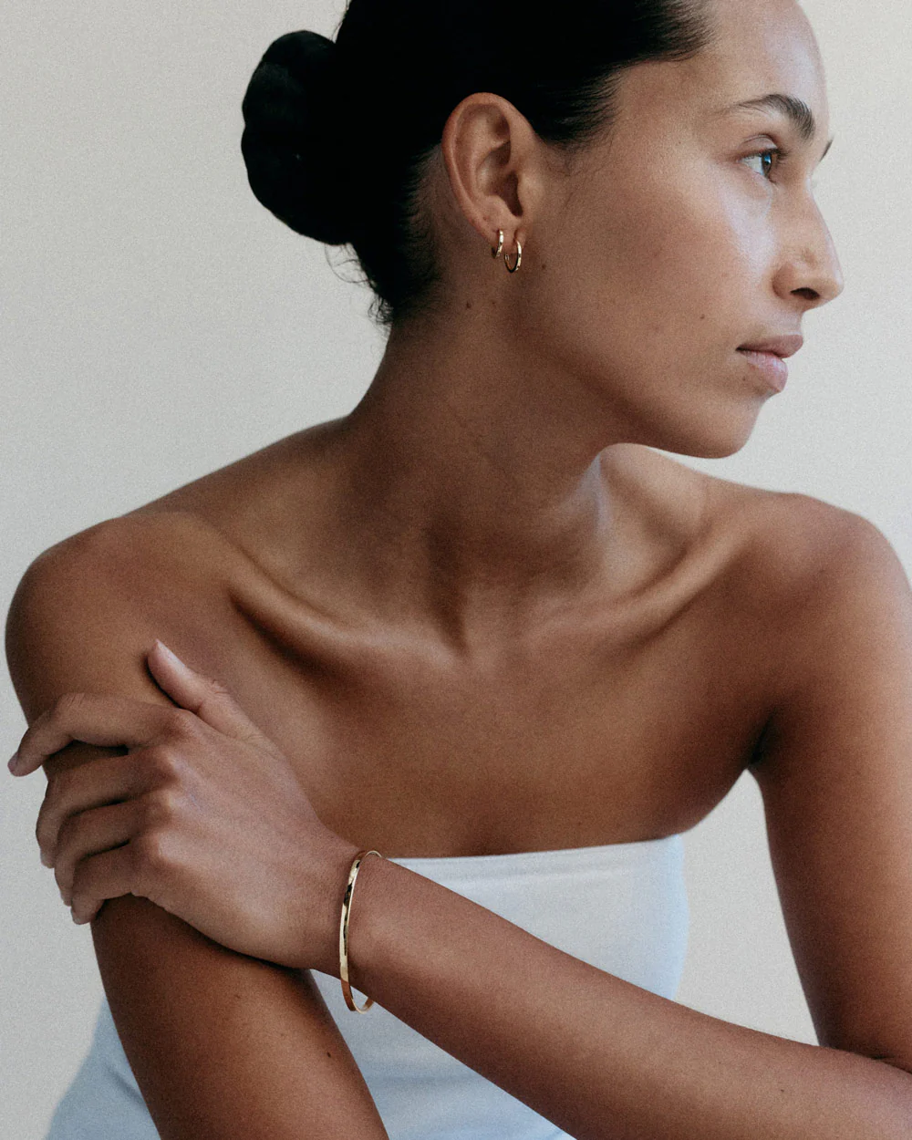 CONTOUR HOOPS (18K GOLD PLATED) - Image 6