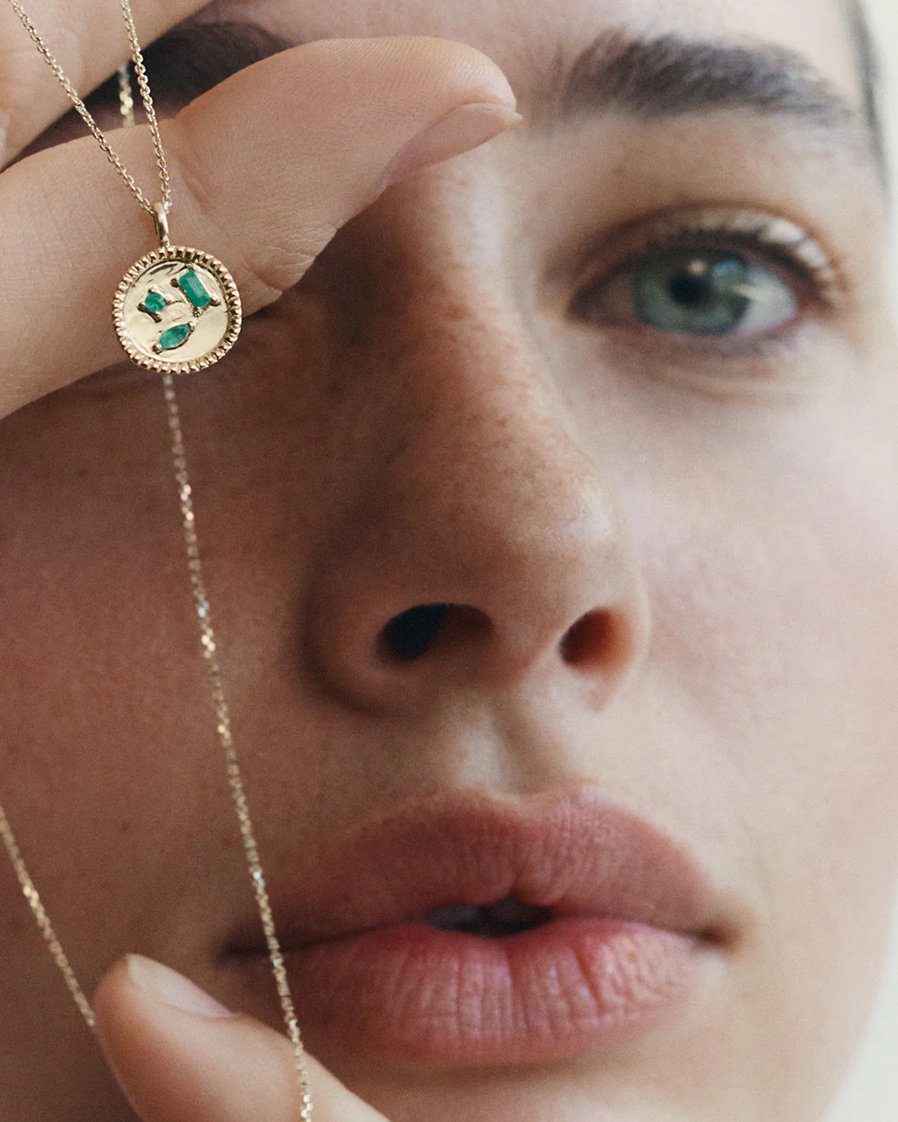 CREATIVITY REIGNS EMERALD CHARM (9K GOLD) - Image 2