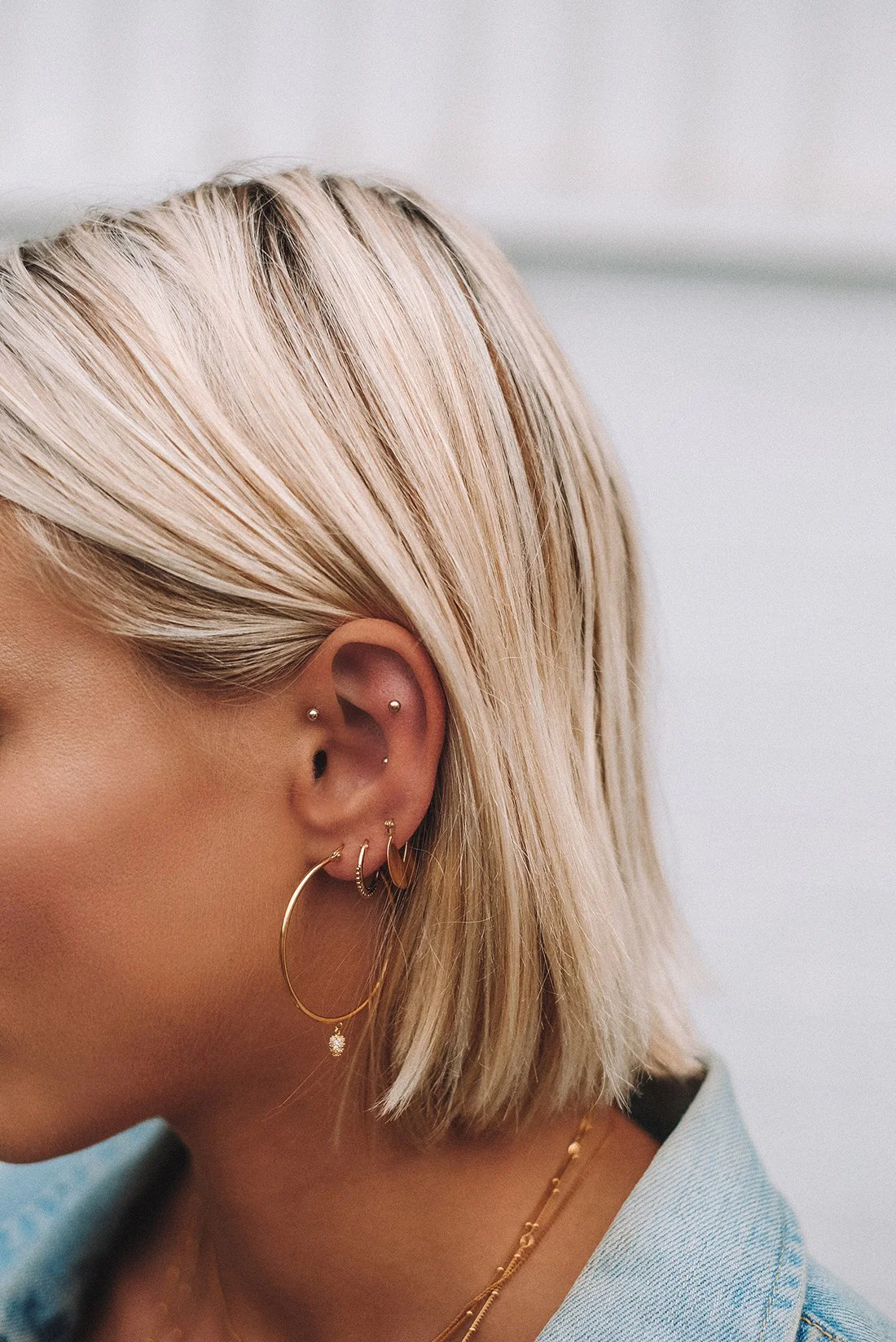DETAIL HOOP EARRINGS (18K GOLD PLATED) - Image 2