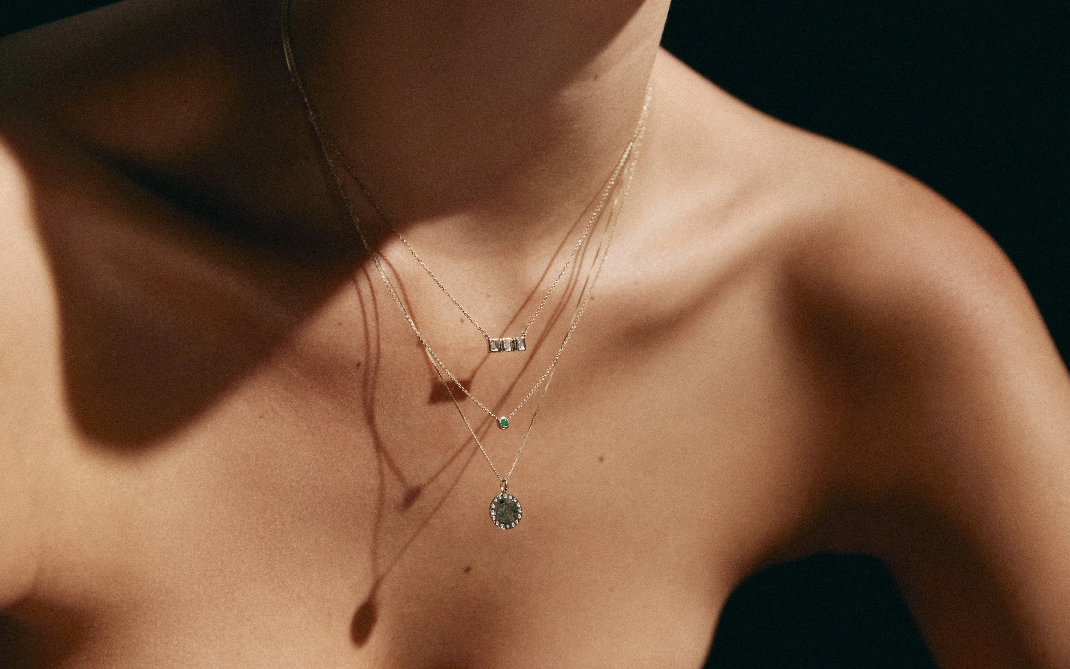 ELYSIUM BAGUETTE SAPPHIRE NECKLACE (9K GOLD) - Image 5