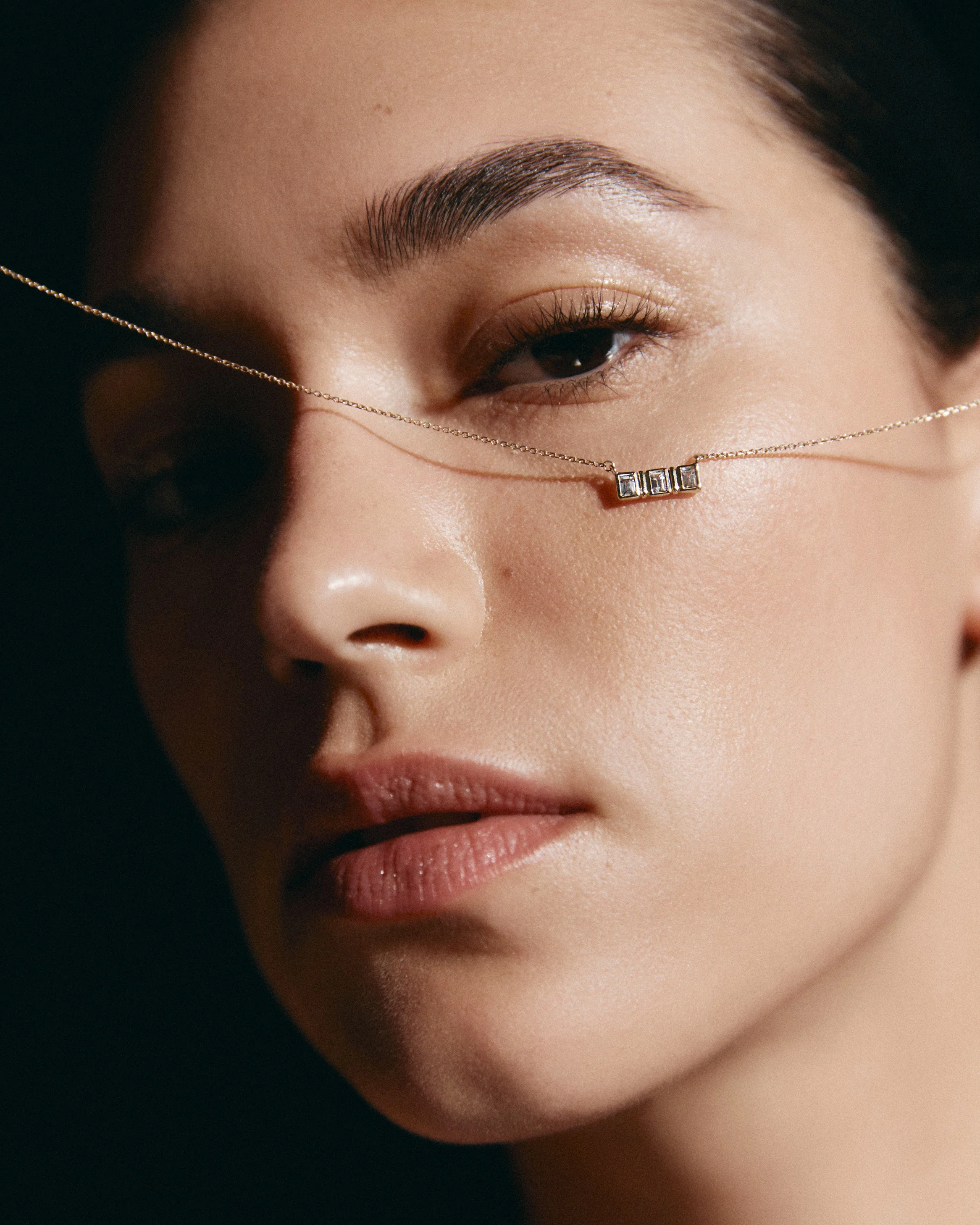 ELYSIUM BAGUETTE SAPPHIRE NECKLACE (9K GOLD) - Image 6