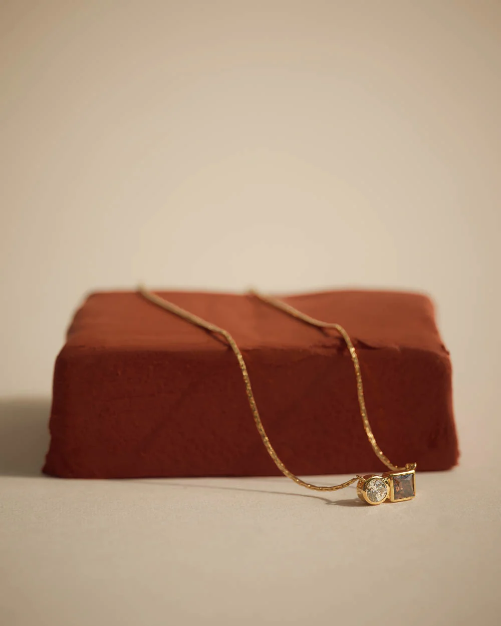EMBER NECKLACE (18K GOLD PLATED) - Image 5