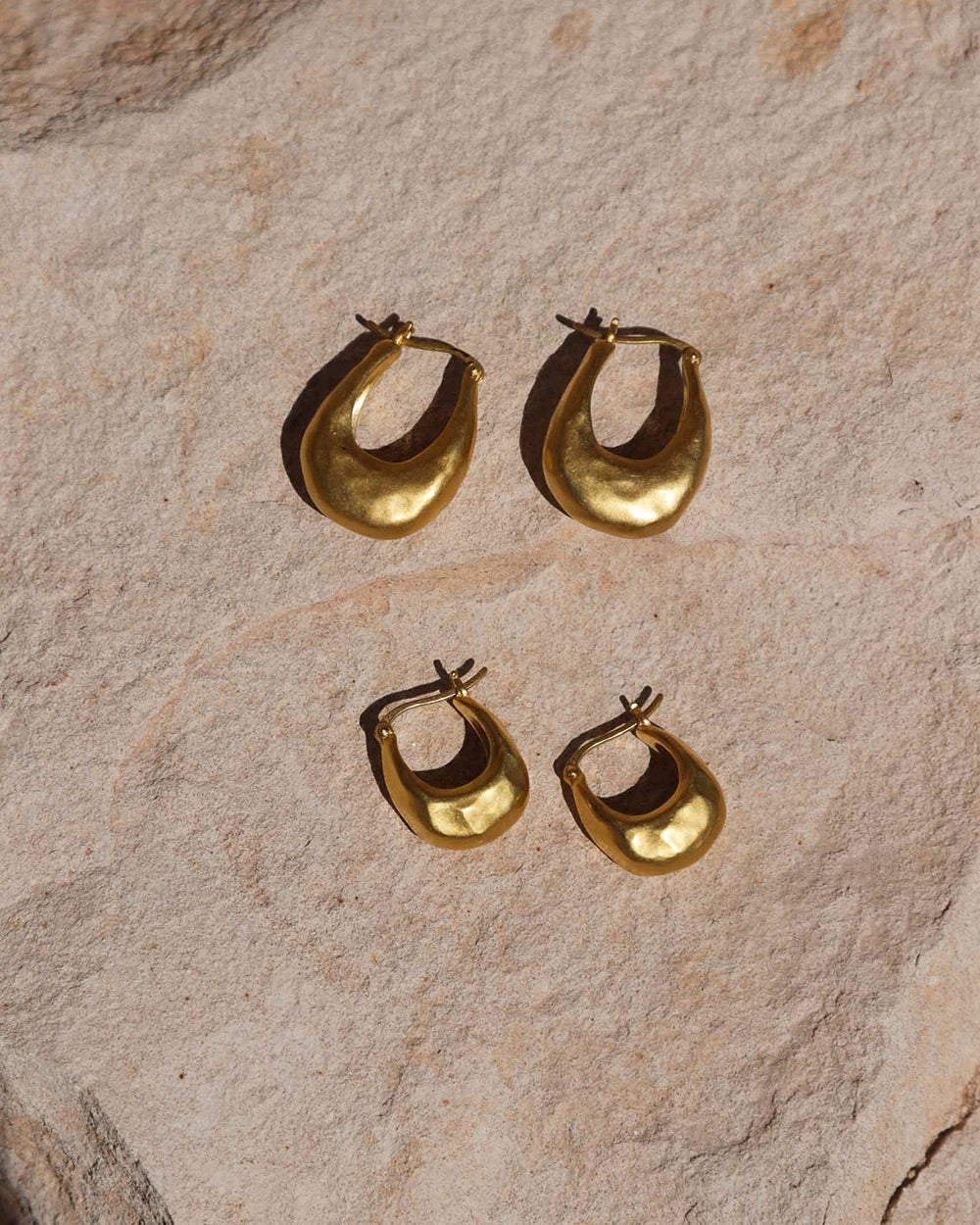 ESSENCE HOOPS SMALL (18K GOLD PLATED) - Image 4