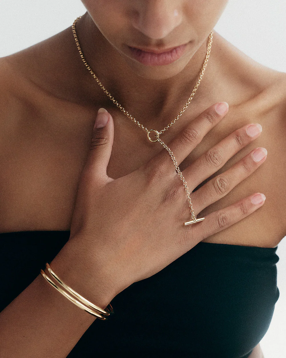 EVOLVE T-BAR NECKLACE (18K GOLD PLATED) - Image 2