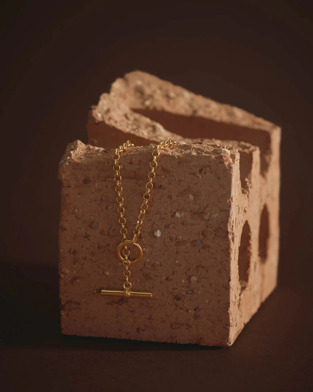 EVOLVE T-BAR NECKLACE (18K GOLD PLATED) - Image 3