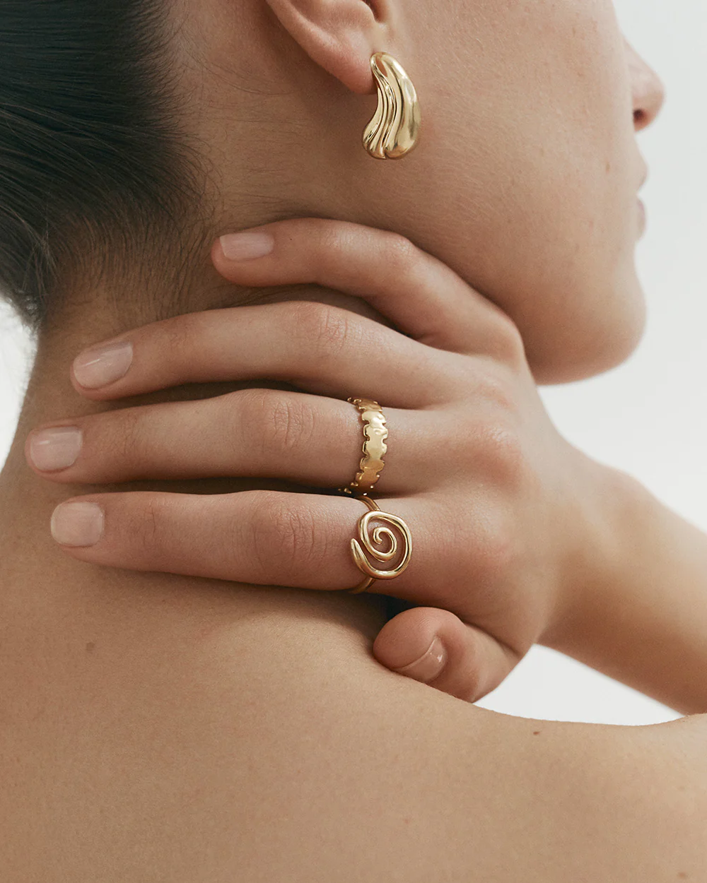 FLOAT OVERSIZED STUDS (18K GOLD PLATED) - Image 3