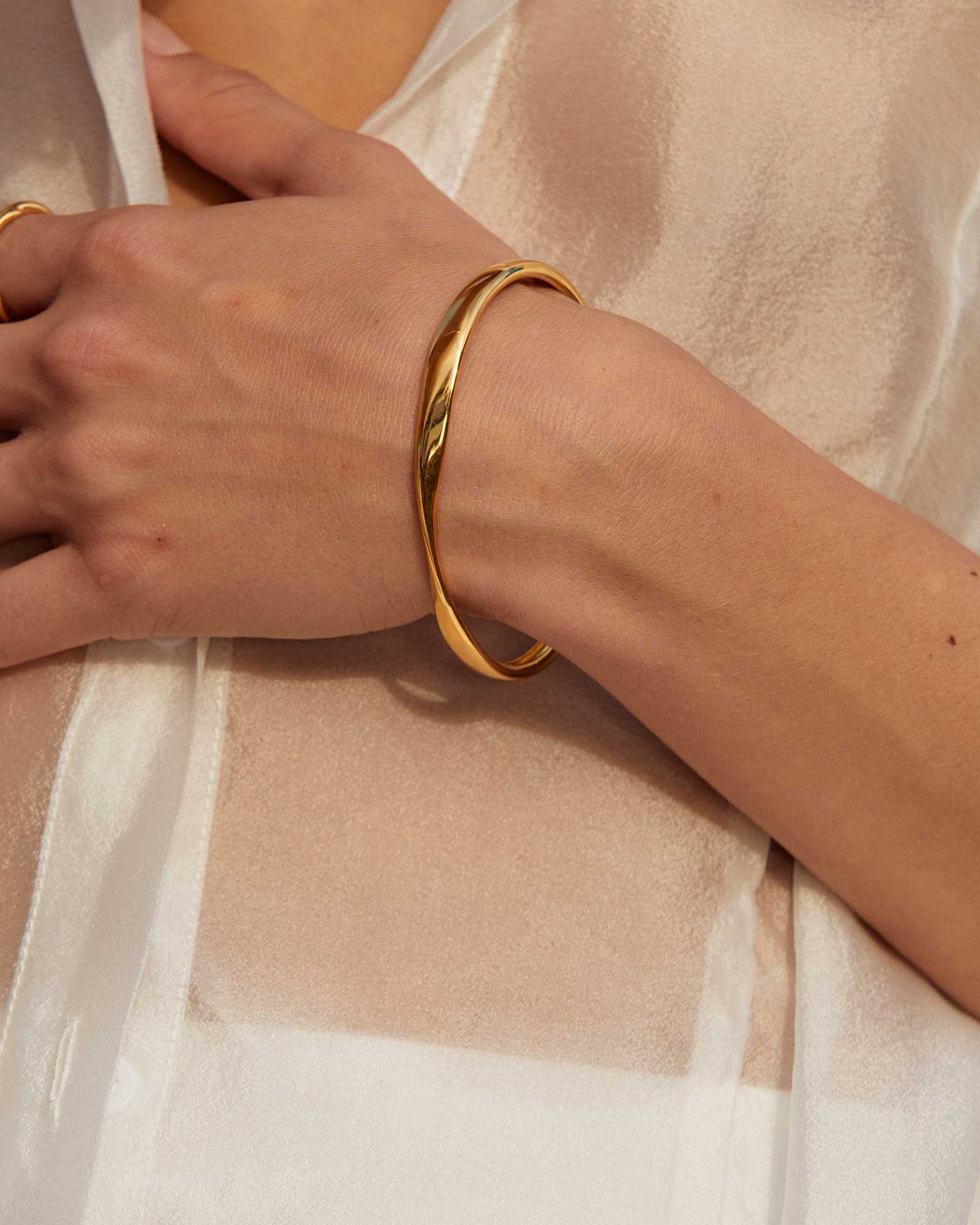 FOLD BANGLE (18K GOLD PLATED) - Image 3