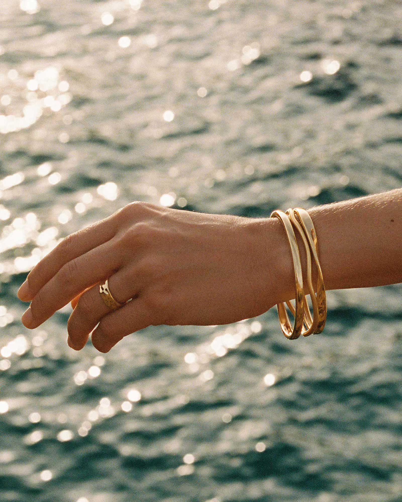 FOLD BANGLE (18K GOLD PLATED) - Image 4