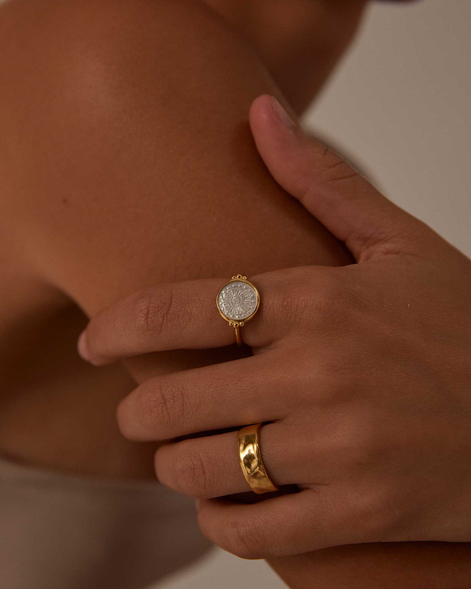 FOSSIL SHELL RING (18K GOLD VERMEIL) - Image 3