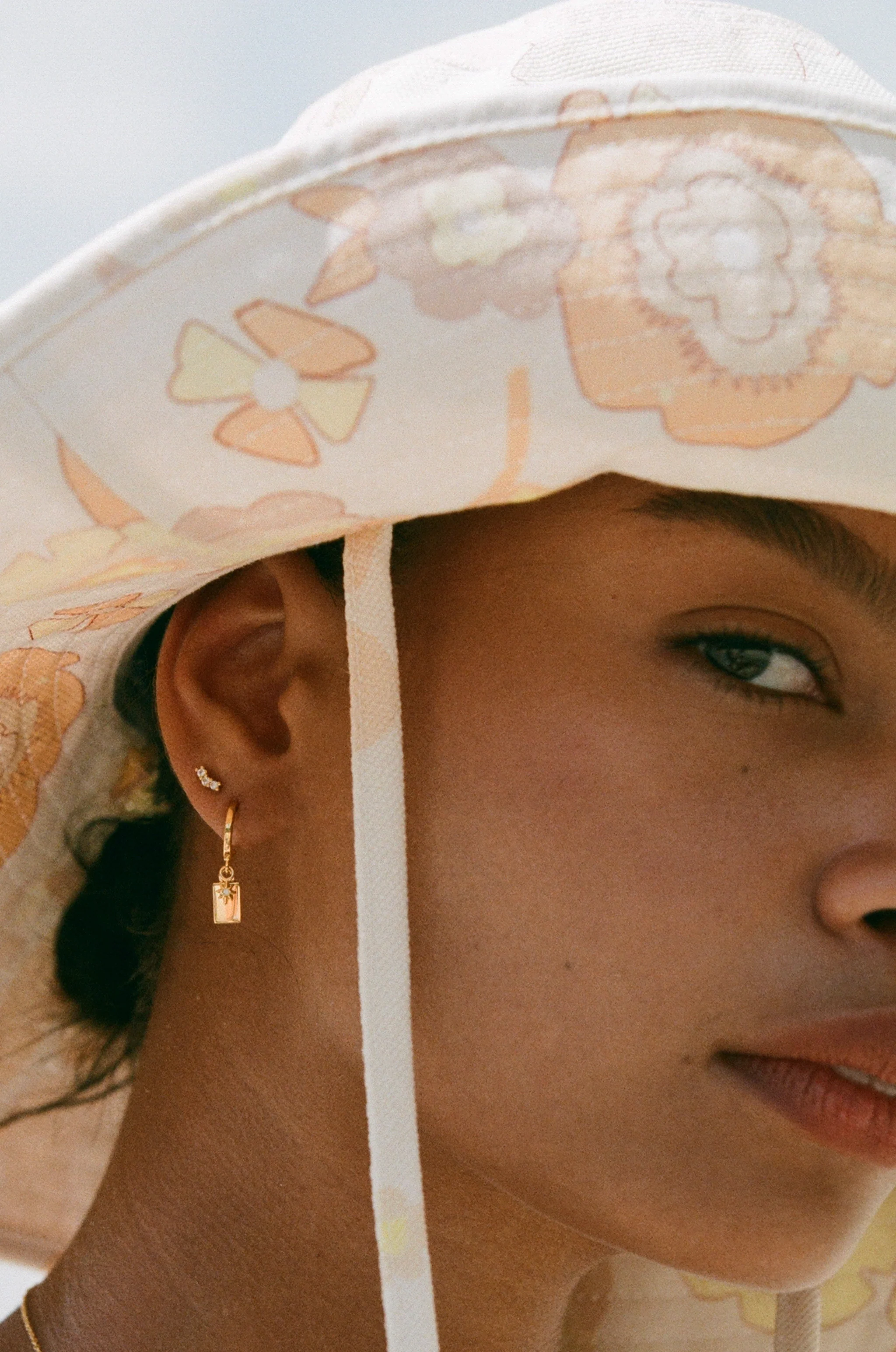 GUIDING STAR HOOPS (18K GOLD PLATED) - Image 2