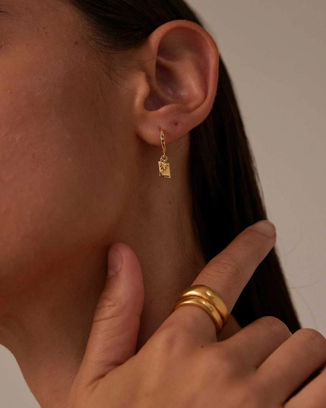 GUIDING STAR HOOPS (18K GOLD PLATED) - Image 3