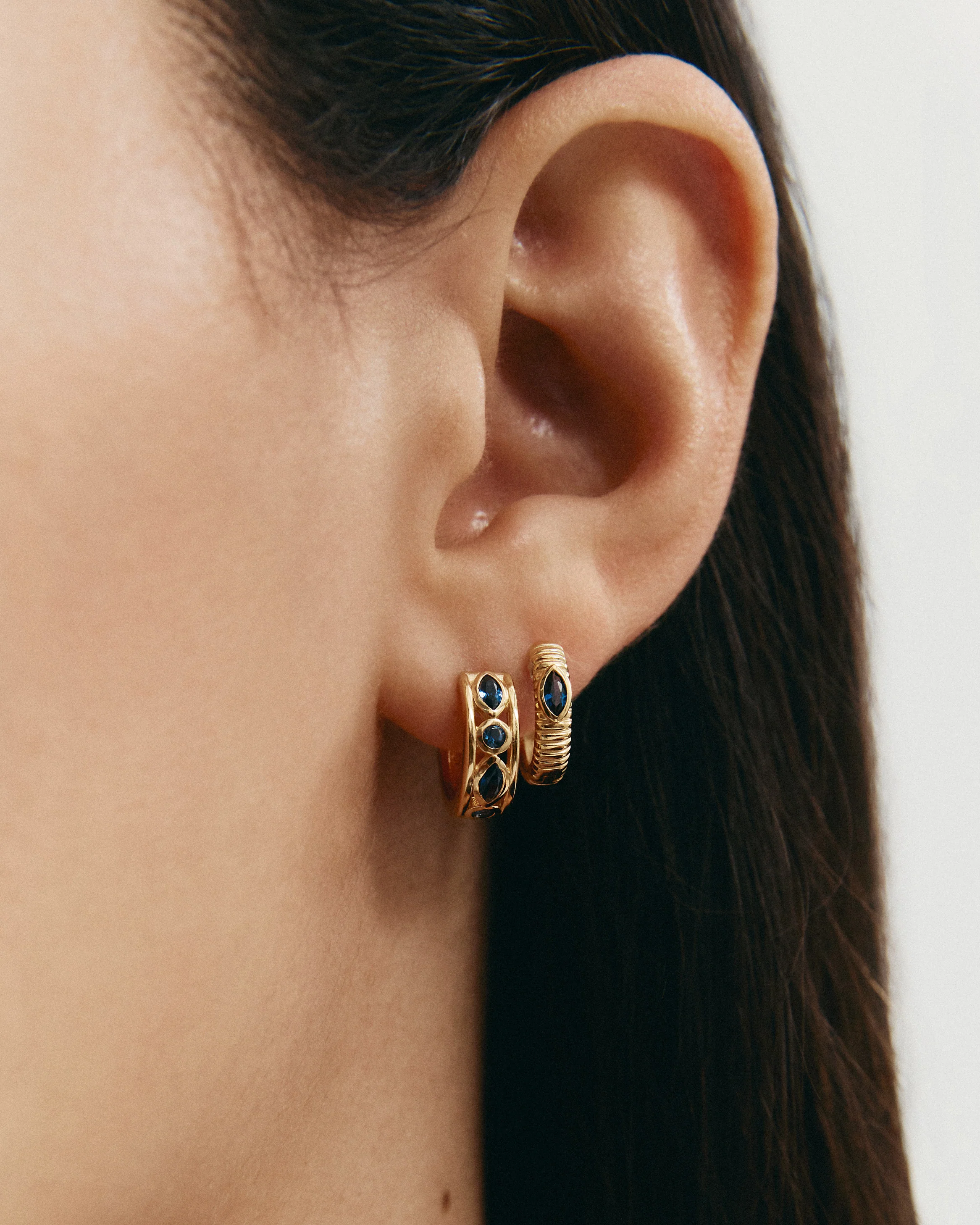 INK TEXTURE HUGGIES (18K GOLD PLATED) - Image 2