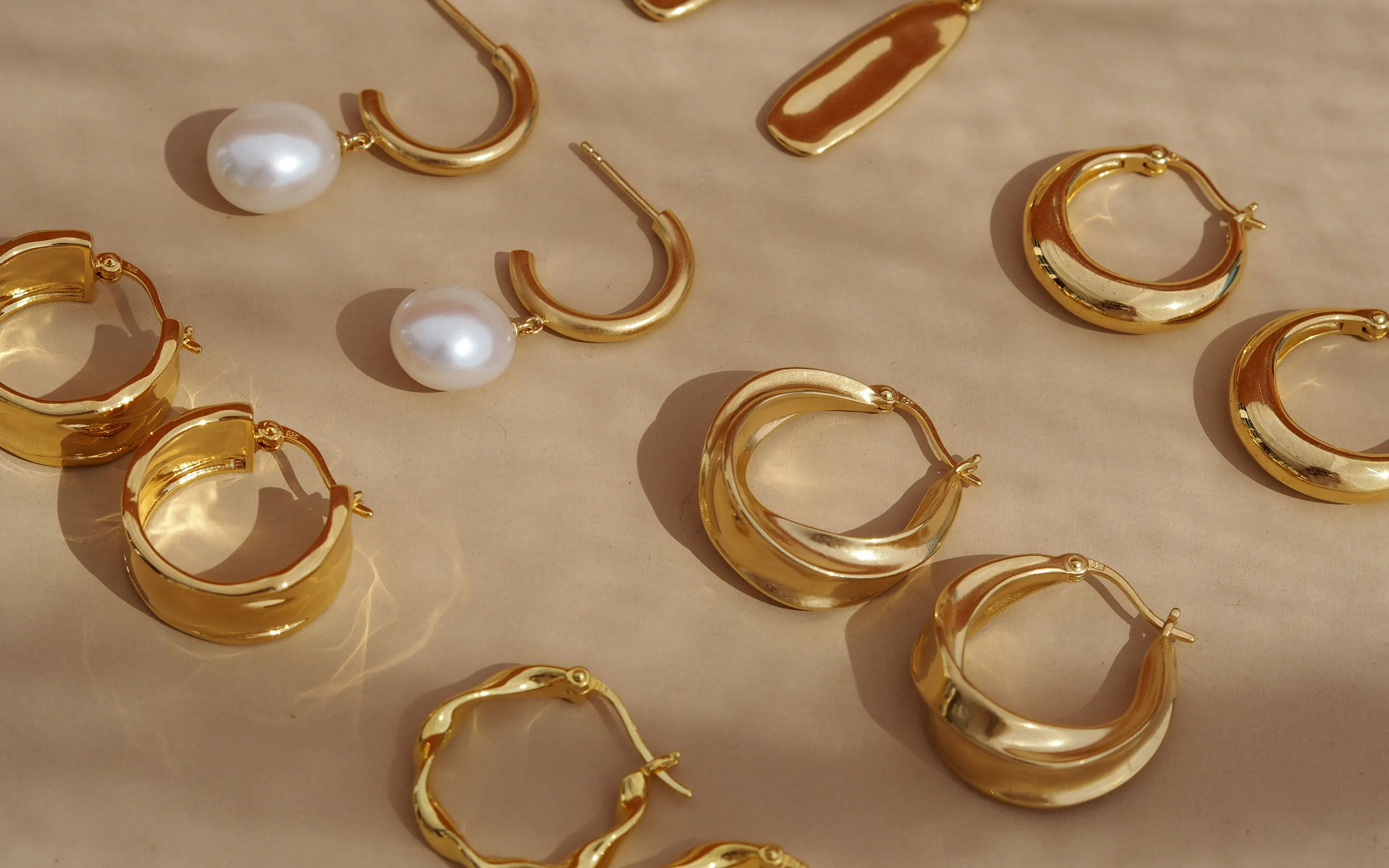 INTERTWINE HOOPS (18K GOLD PLATED) - Image 5