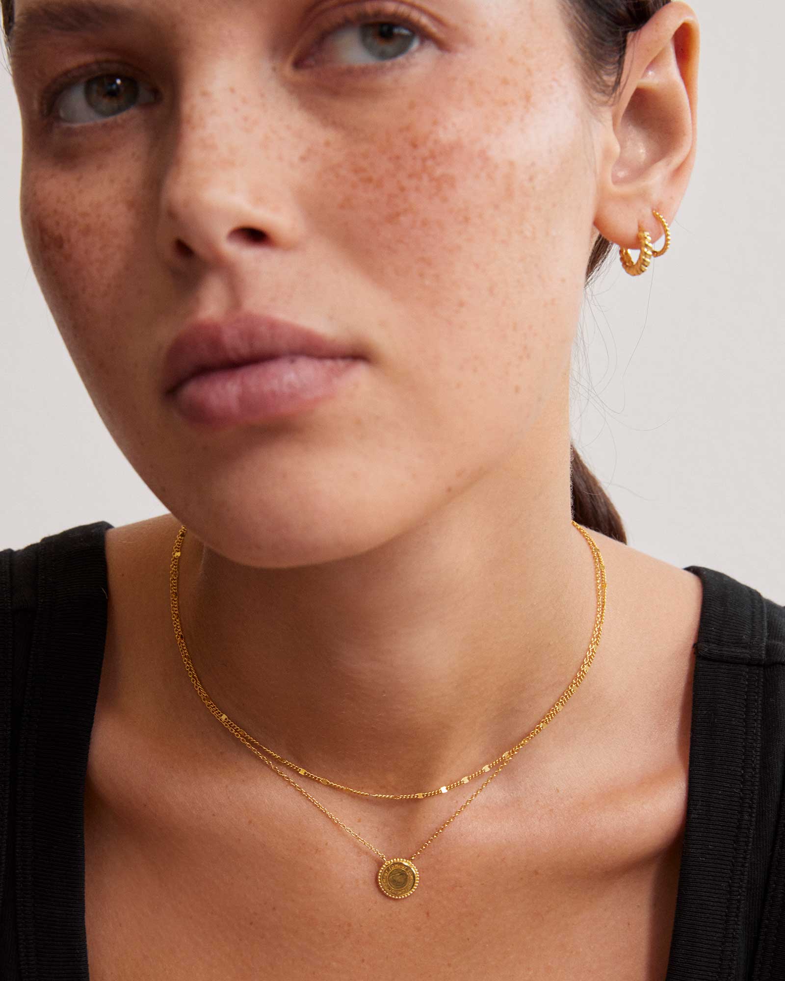 L'AMOUR HUGGIES (18K GOLD PLATED) - Image 3