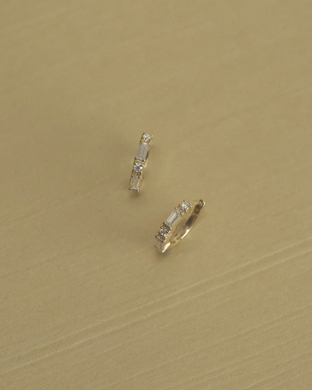 LUMA HUGGIES (9K GOLD) - Image 3