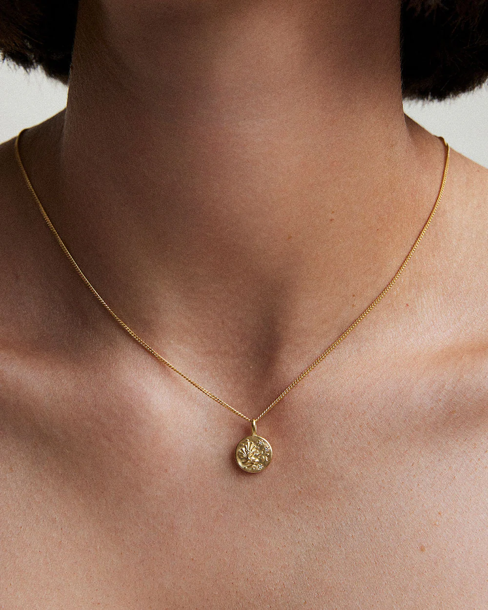 PISCES PETITE ZODIAC NECKLACE (18K GOLD VERMEIL) - Image 2