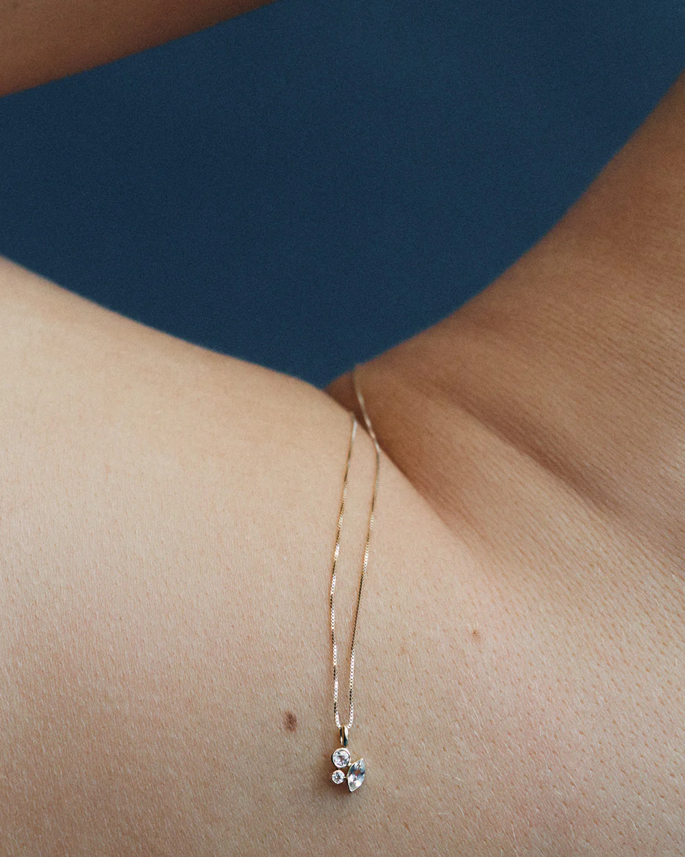REFLECTION CHARM (9K GOLD) - Image 2