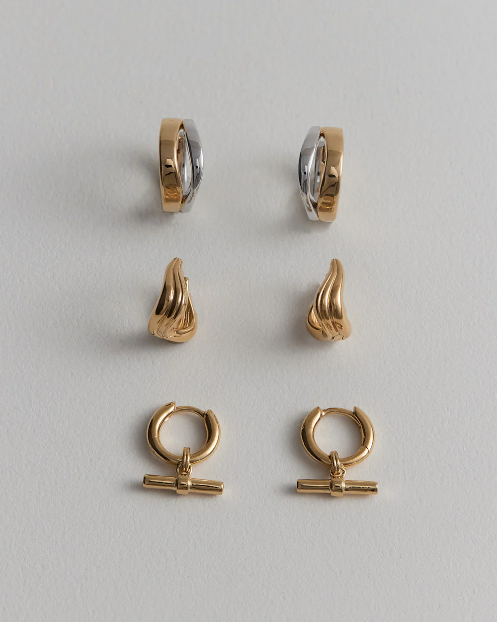 RHYTHM T-BAR HOOPS (18K GOLD PLATED) - Image 4