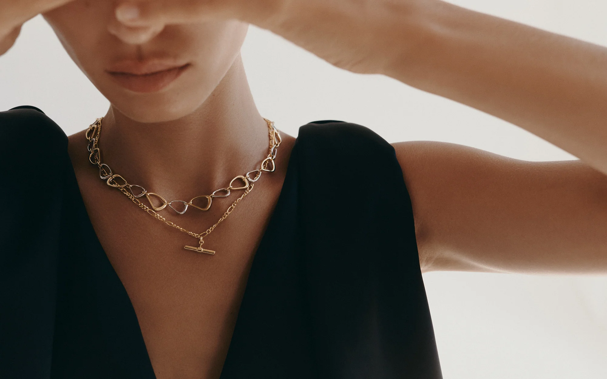 RHYTHM T-BAR NECKLACE (18K GOLD PLATED) - Image 5