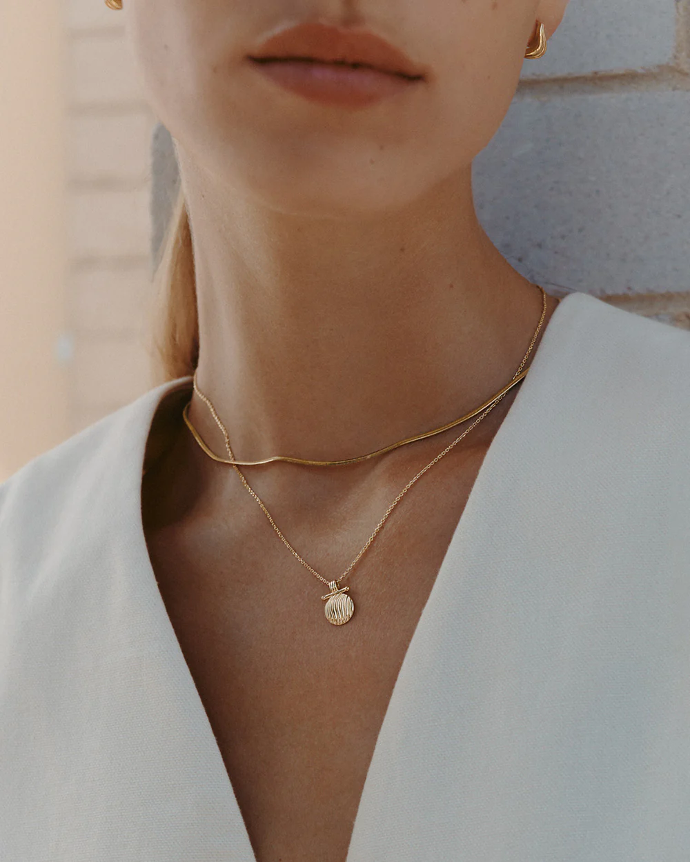 RISE COIN NECKLACE (18K GOLD VERMEIL) - Image 2