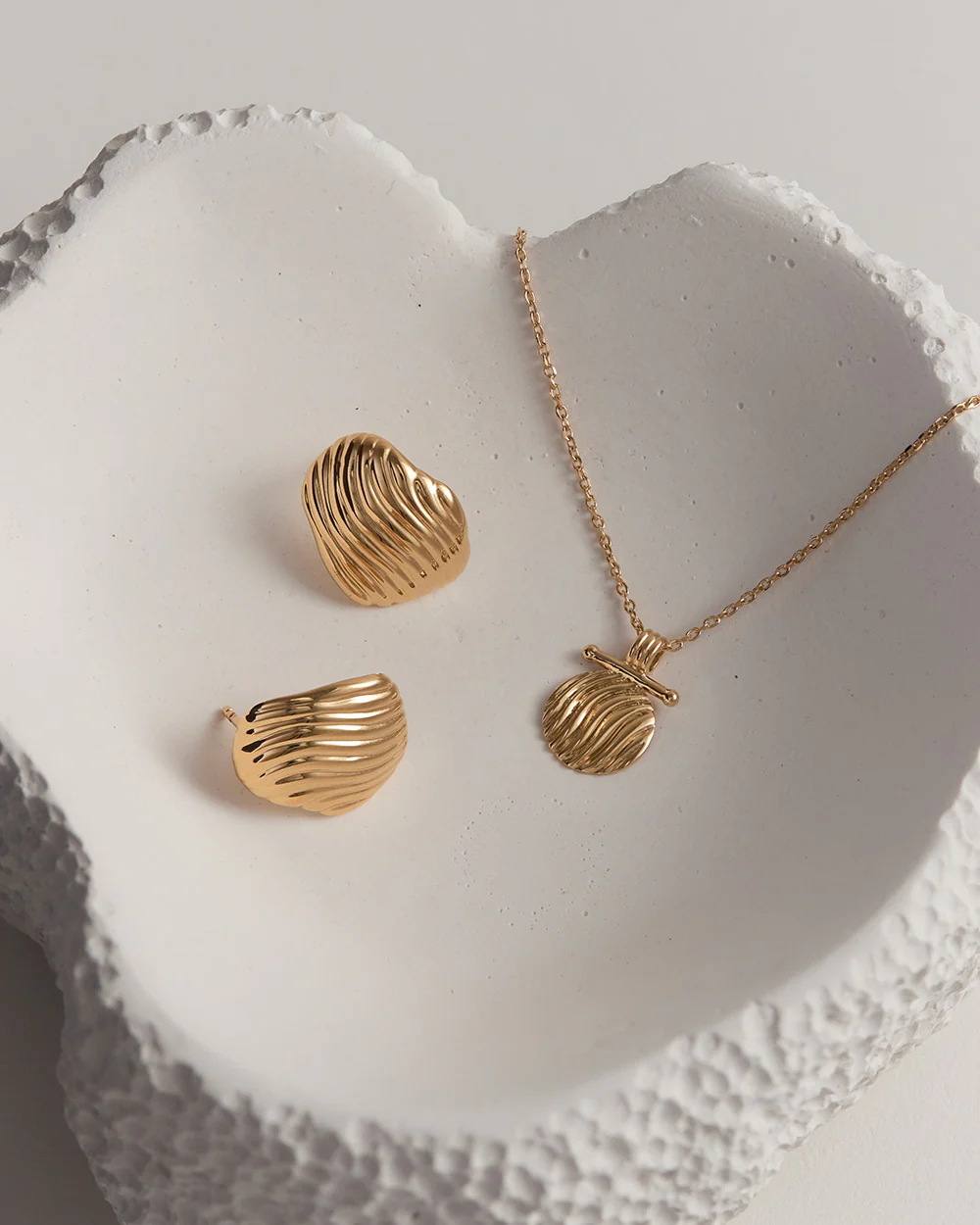 RISE COIN NECKLACE (18K GOLD VERMEIL) - Image 3