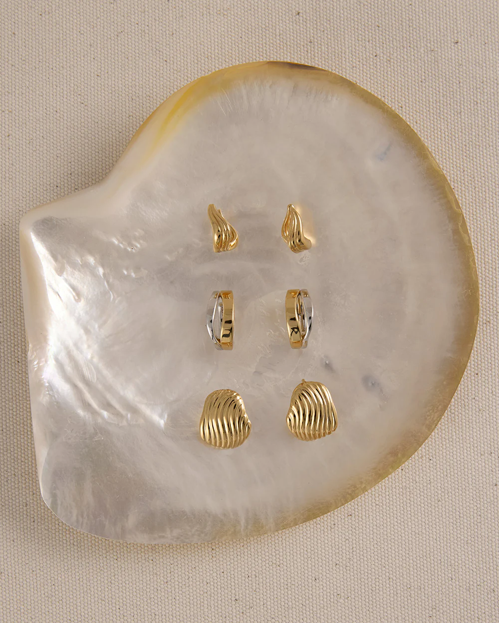 RISE OVERSIZED STUDS (18K GOLD PLATED) - Image 4