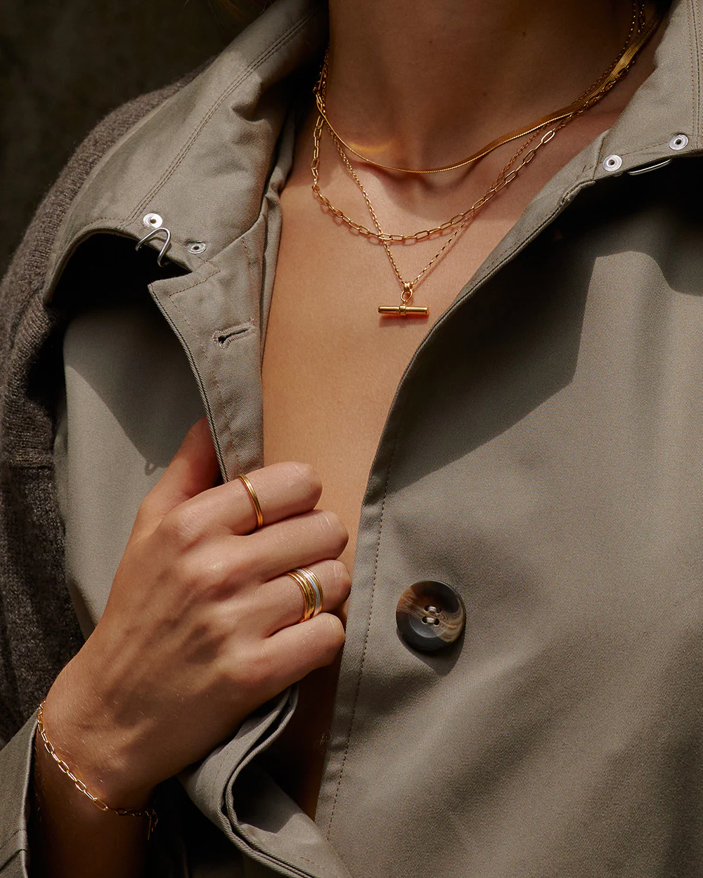 ROAM T-BAR NECKLACE (18K GOLD VERMEIL) - Image 2
