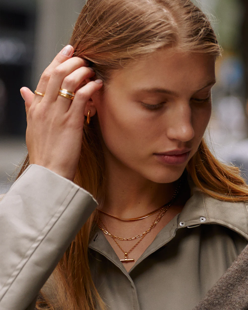 ROAM T-BAR NECKLACE (18K GOLD VERMEIL) - Image 3