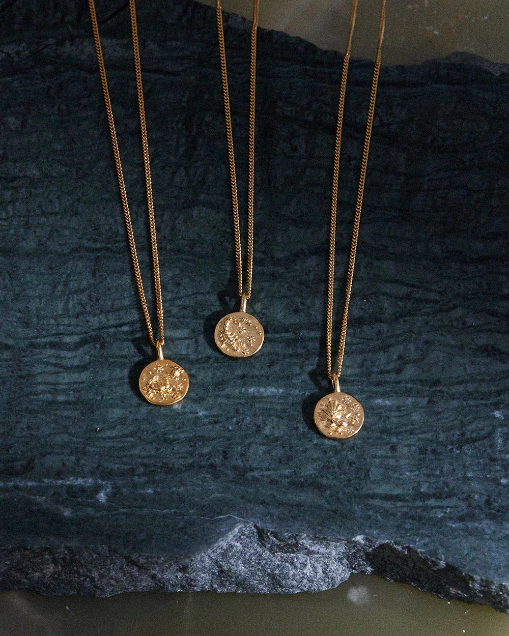 SCORPIO PETITE ZODIAC (18K GOLD VERMEIL) - Image 2