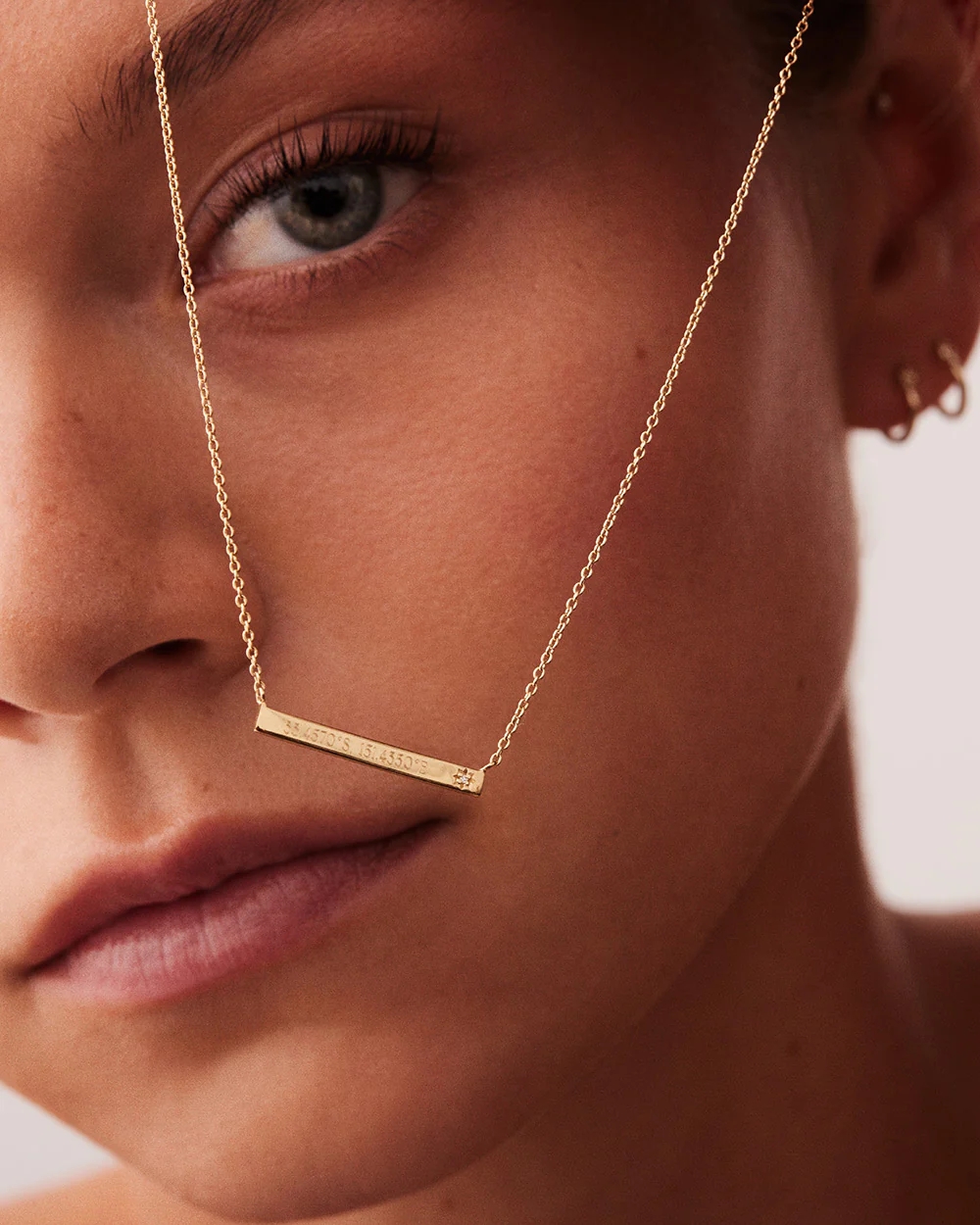 SENTIMENT DIAMOND BAR NECKLACE (9K GOLD) - Image 2