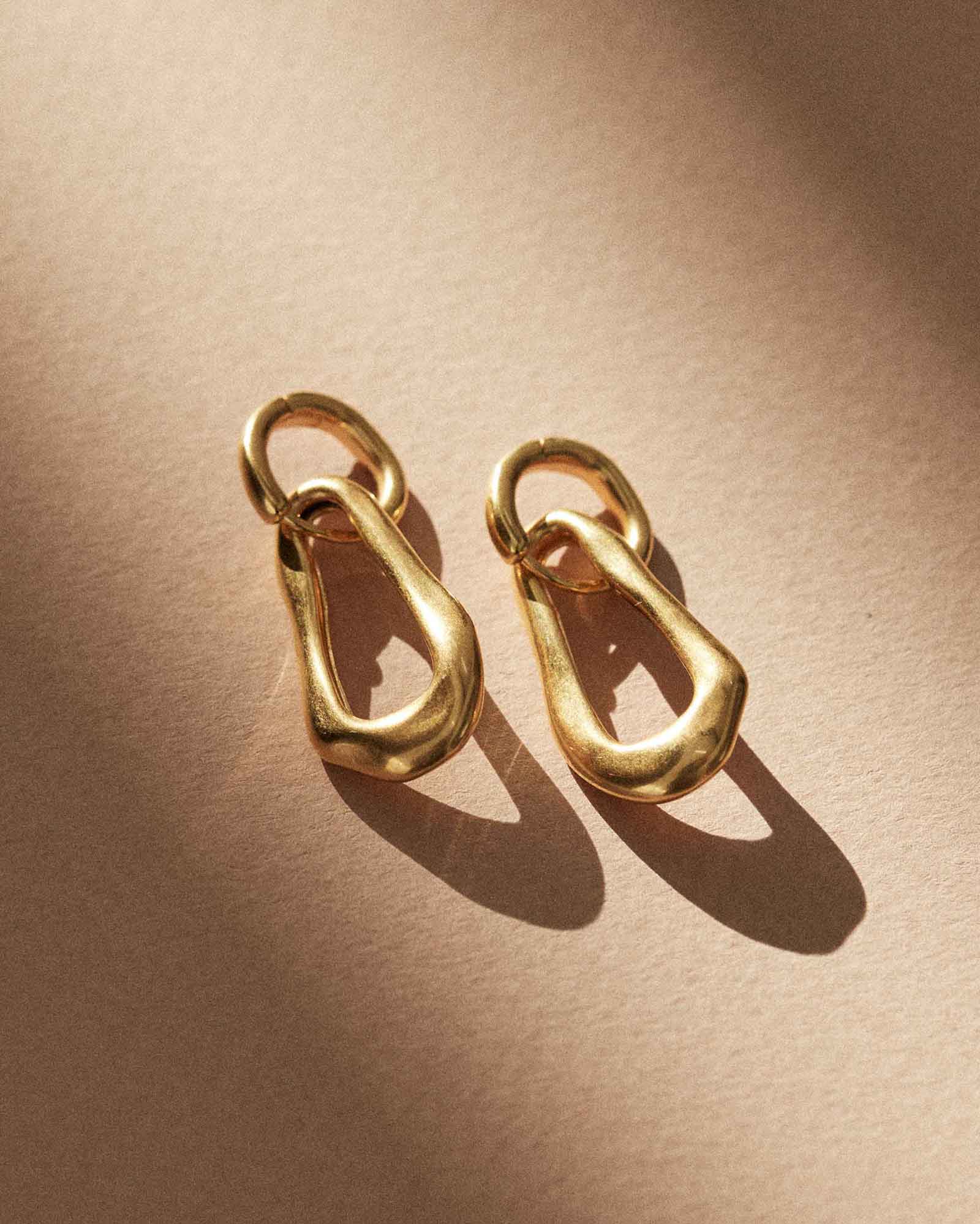 SHIFT EARRINGS (18K GOLD PLATED) - Image 4