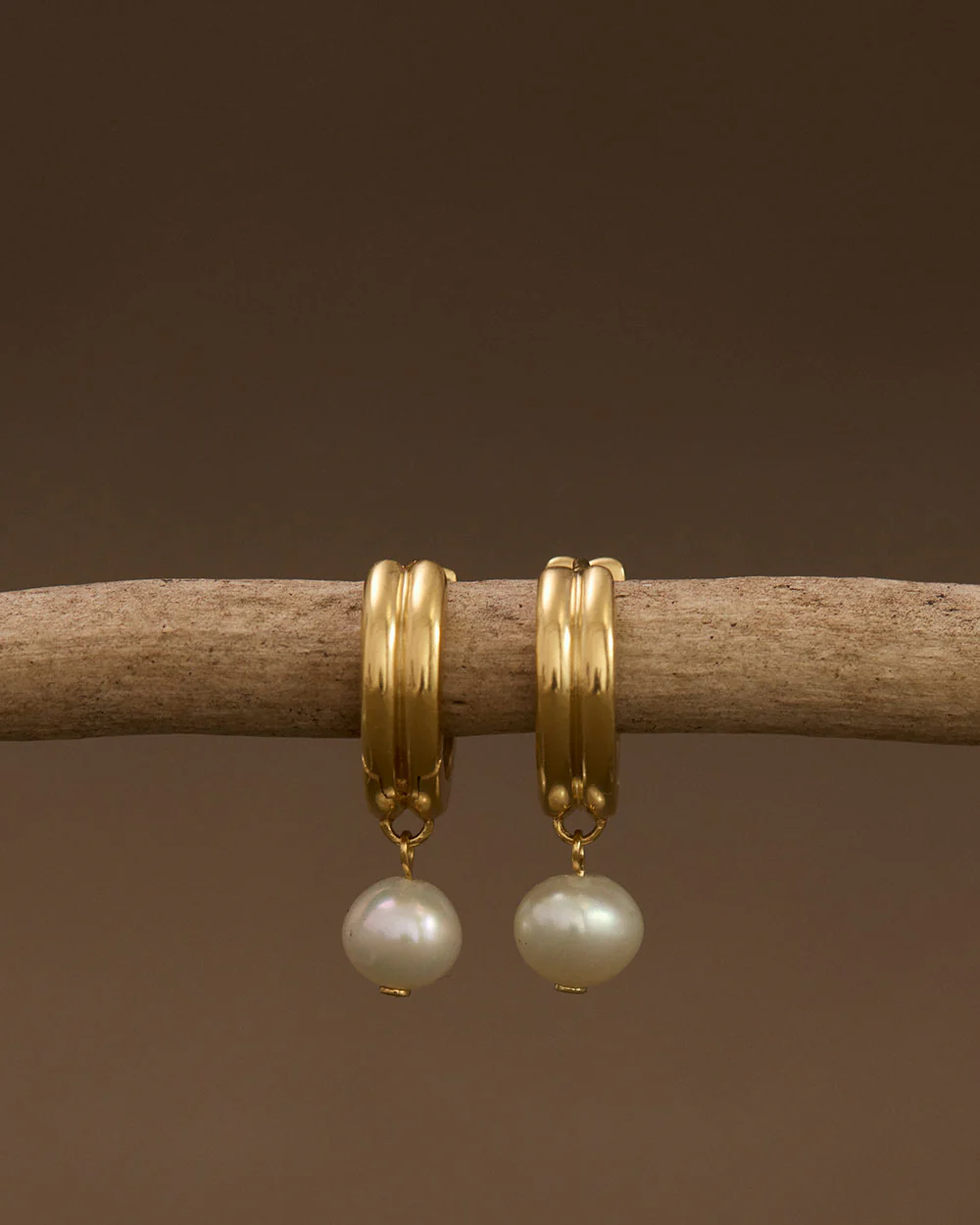 SOLACE PEARL HOOPS (18K GOLD PLATED) - Image 3