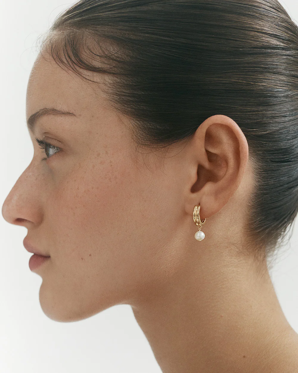 SOLACE PEARL HOOPS (18K GOLD PLATED) - Image 5