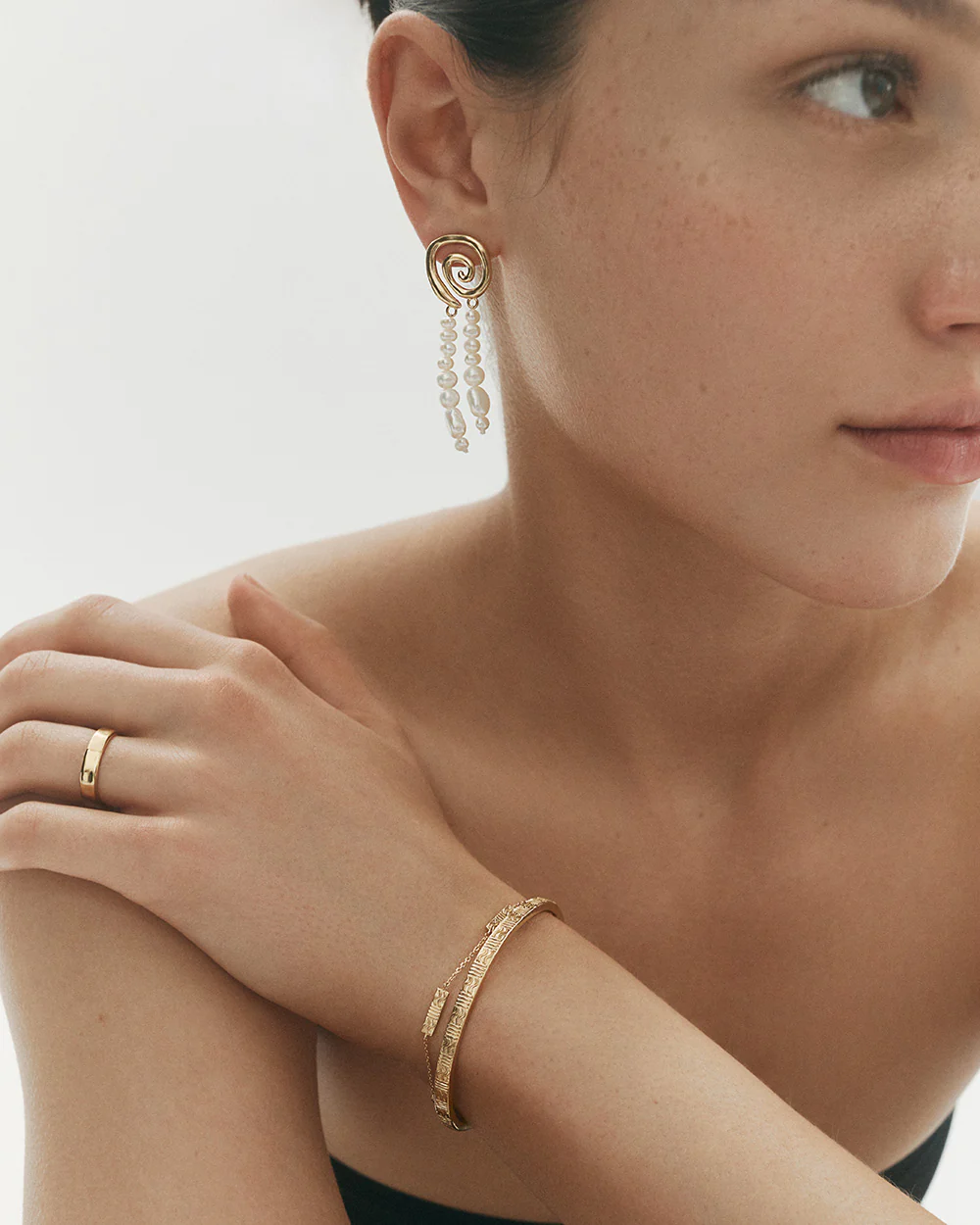 SWEET ESCAPE EARRINGS (18K GOLD PLATED) - Image 2
