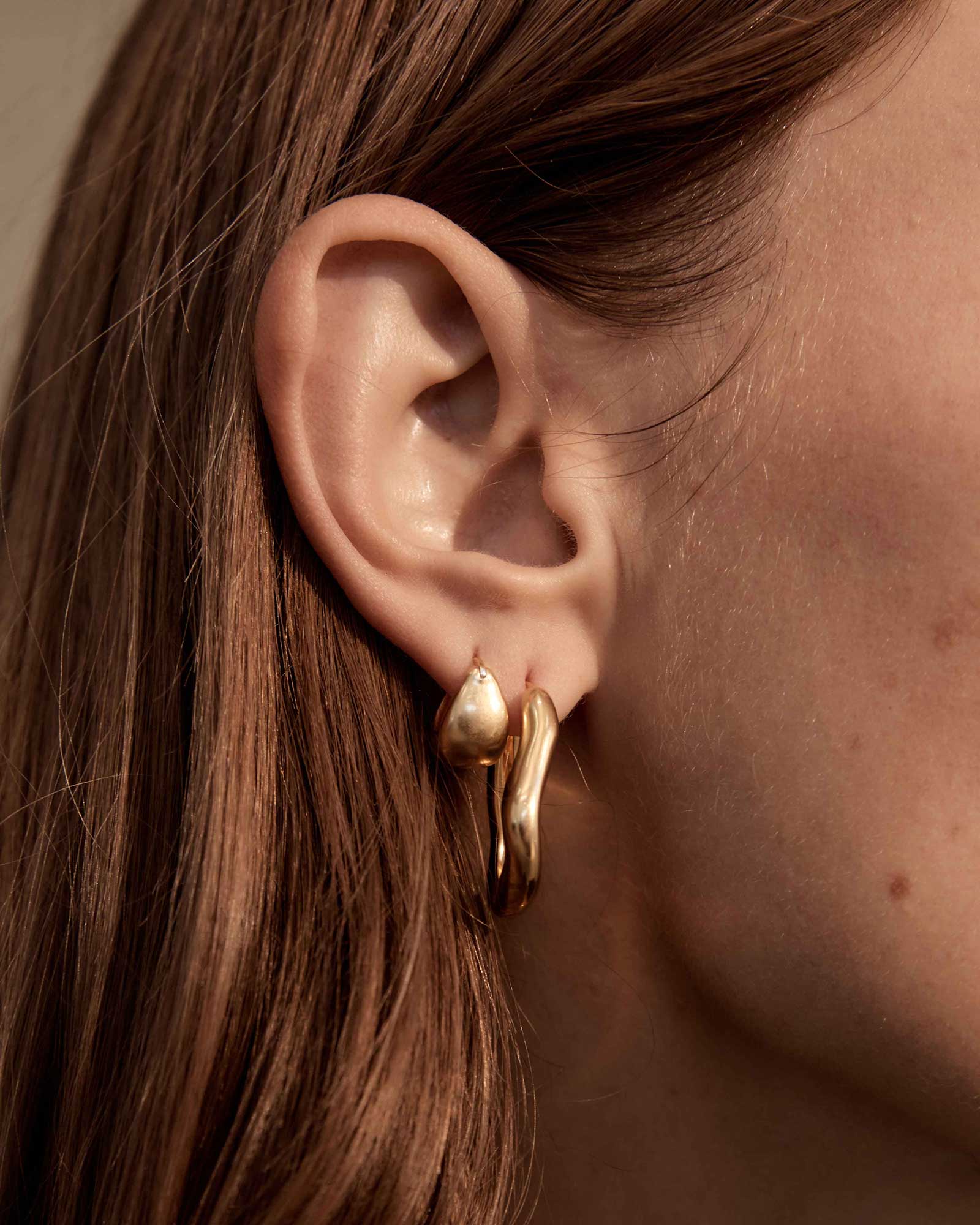 TRESOR HOOPS SMALL (18K GOLD PLATED) - Image 3