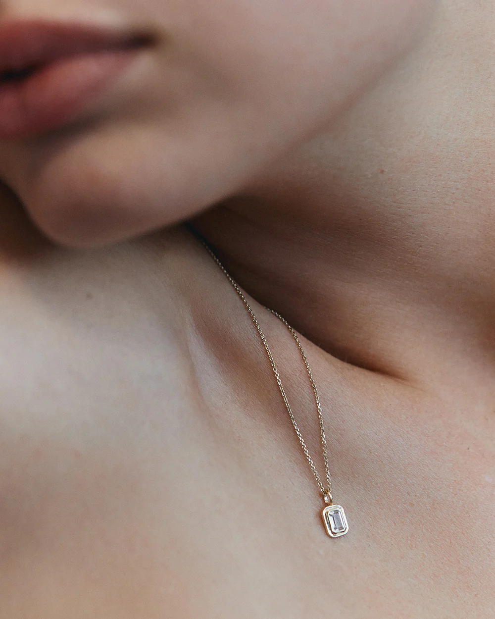 UNBOUND WHITE TOPAZ CHARM (9K GOLD) - Image 2