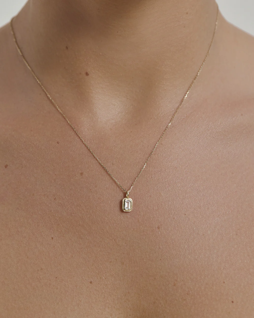 UNBOUND WHITE TOPAZ CHARM (9K GOLD) - Image 6