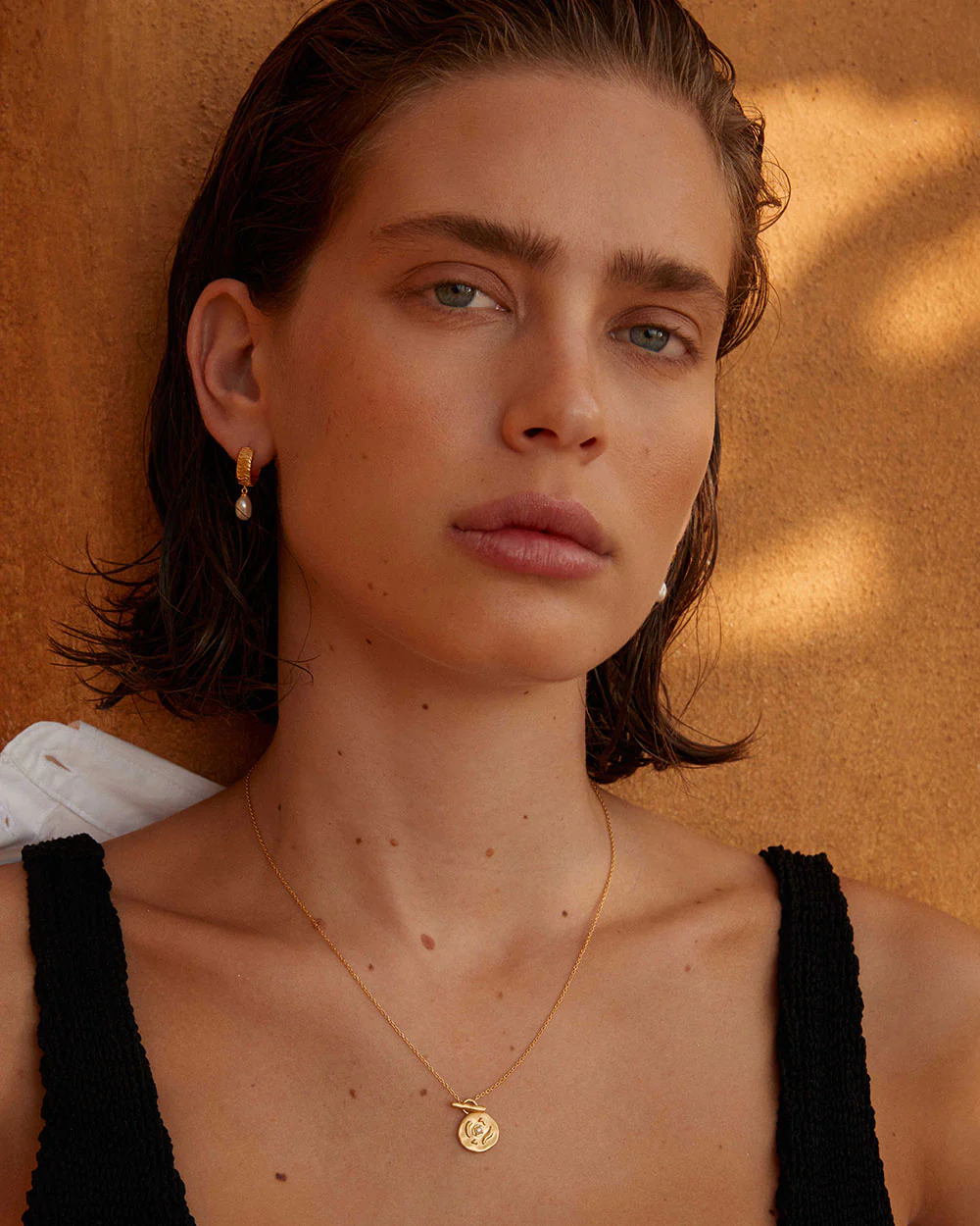 VACANZA COIN NECKLACE (18K GOLD VERMEIL) - Image 2