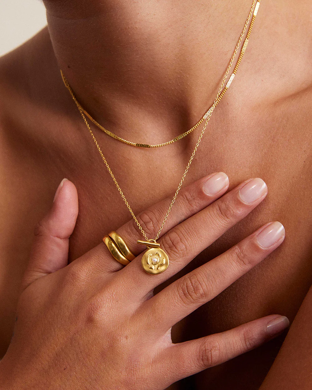 VACANZA COIN NECKLACE (18K GOLD VERMEIL) - Image 3