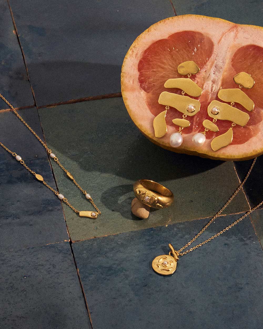 VACANZA COIN NECKLACE (18K GOLD VERMEIL) - Image 4