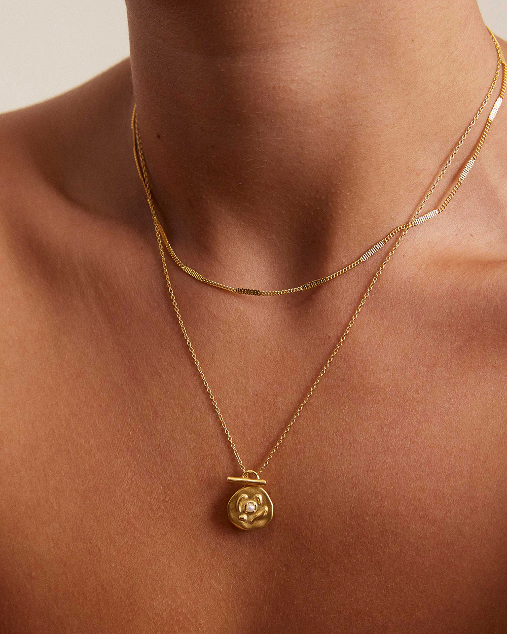 VACANZA COIN NECKLACE (18K GOLD VERMEIL) - Image 6