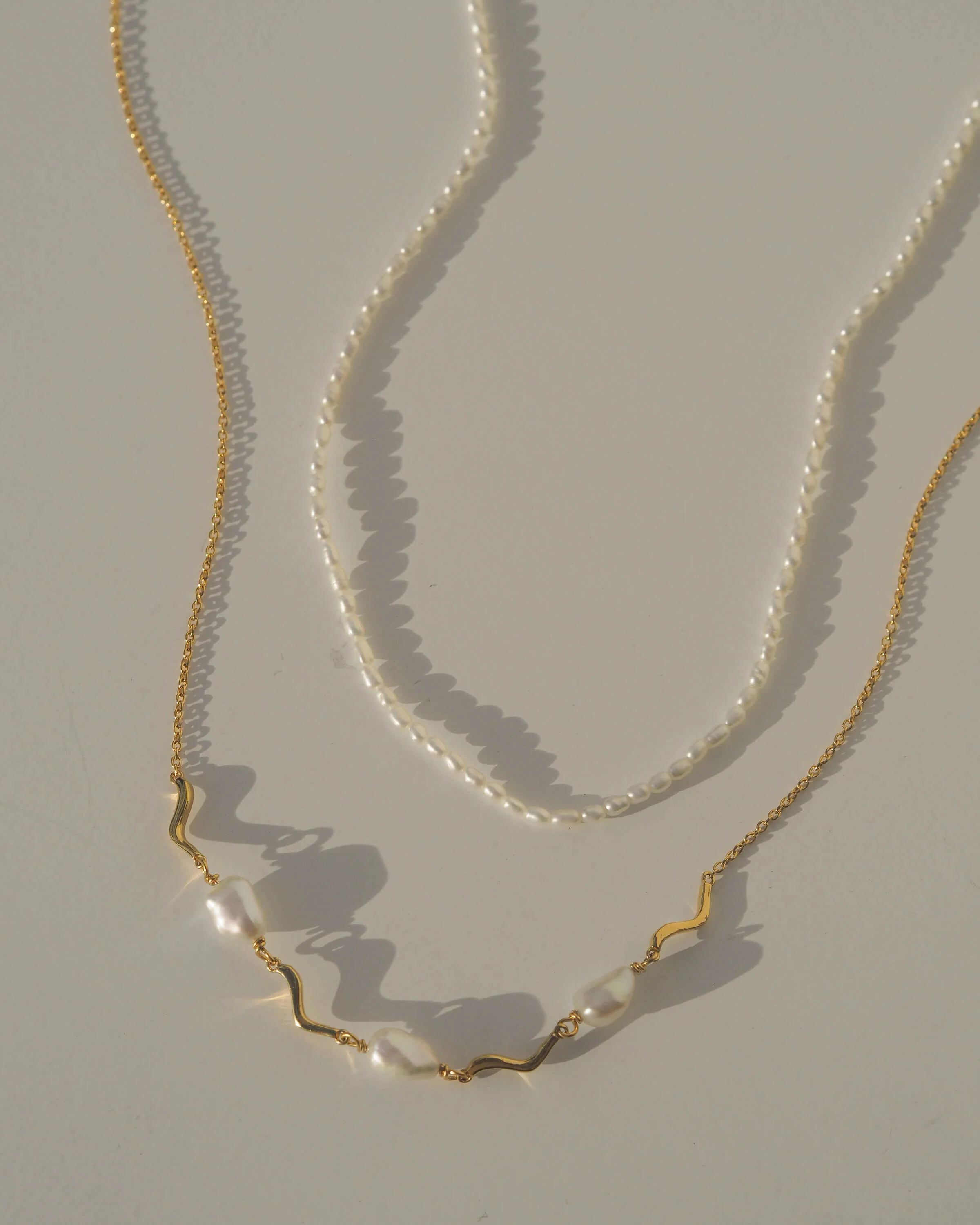 VACATION PEARL NECKLACE (18K GOLD PLATED) - Image 4